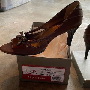 NIB size 8 AA brown Cole Haan dress shoes